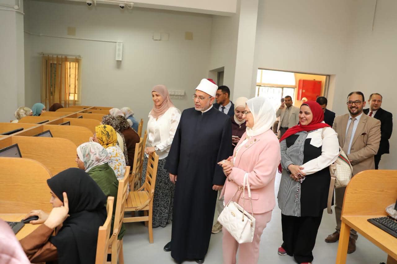 نجاح الاختبارات الإلكترونية بكلية الطب بنات بالقاهرة