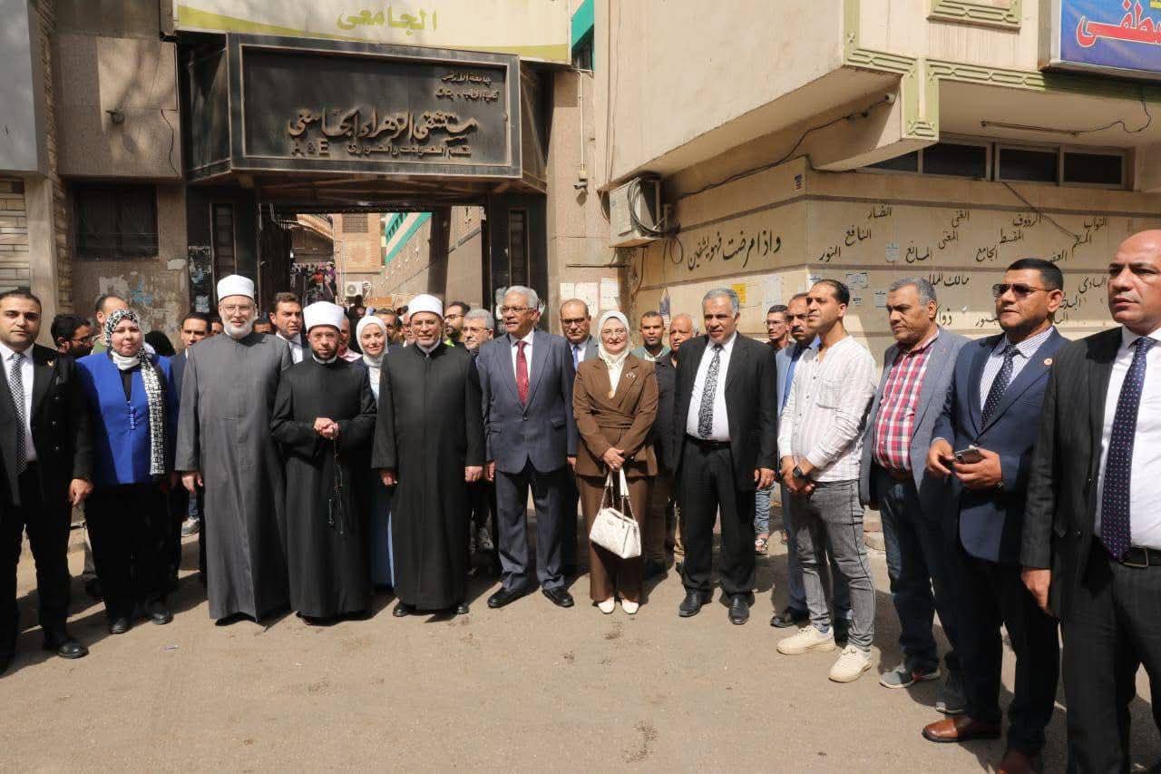 وزير الأوقاف يتفقد مستشفى الزهراء التعليمي